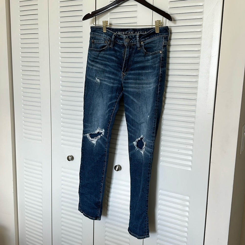 Ripped knees jeans